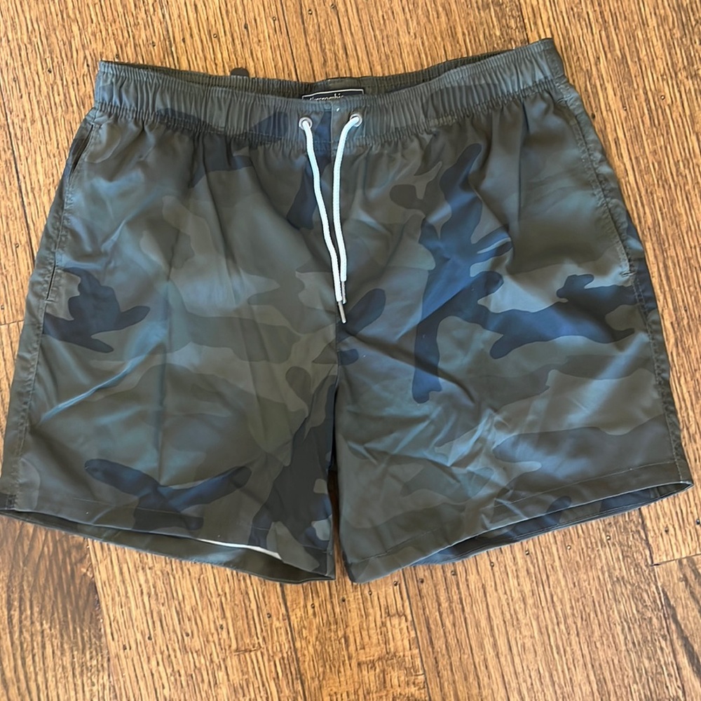 Men’s camo swim shorts
